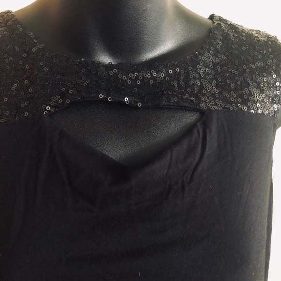 Tops - Picture 2 of 3